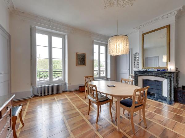 SUPERBE 6 PIÈCES + CUISINE DE 172M2 EN DERNIER ÉTAGE AVEC ASCENSEUR ET VUE DÉGAGÉE GRENOBLE JARDIN DE VILLE