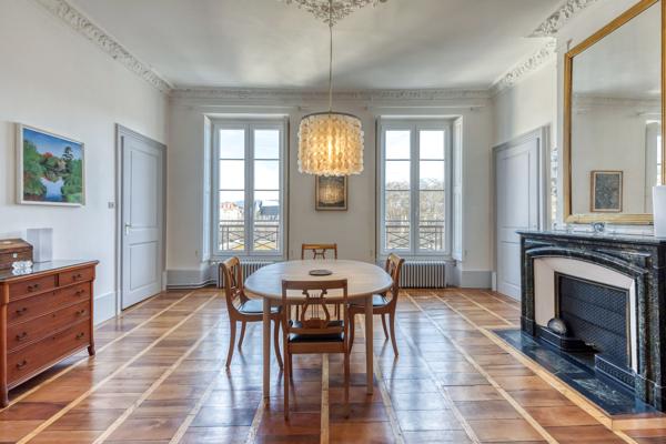 SUPERBE 6 PIÈCES + CUISINE DE 172M2 EN DERNIER ÉTAGE AVEC ASCENSEUR ET VUE DÉGAGÉE GRENOBLE JARDIN DE VILLE