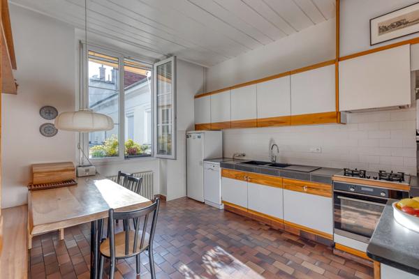 SUPERBE 6 PIÈCES + CUISINE DE 172M2 EN DERNIER ÉTAGE AVEC ASCENSEUR ET VUE DÉGAGÉE GRENOBLE JARDIN DE VILLE