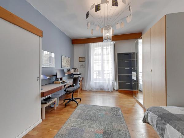 SUPERBE 6 PIÈCES + CUISINE DE 172M2 EN DERNIER ÉTAGE AVEC ASCENSEUR ET VUE DÉGAGÉE GRENOBLE JARDIN DE VILLE