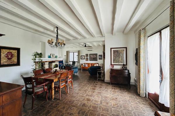 Single-storey 4-bedroom home with 48 m² living space, garden and double garage – Walking distance to centre of