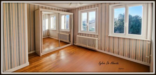 Maison à vendre 167m², 7 pièces FEILLENS (01) terrain 1350m², 5 chambres, garage, hors lotissement