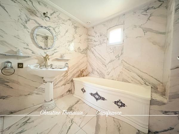 Maison à vendre au coeur de Croix de Vie, Beaux volumes, 5 pièces, 3 chambres, Jardin (85800) Saint Gilles Croix de Vie