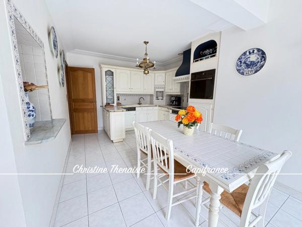 Maison à vendre au coeur de Croix de Vie, Beaux volumes, 5 pièces, 3 chambres, Jardin (85800) Saint Gilles Croix de Vie