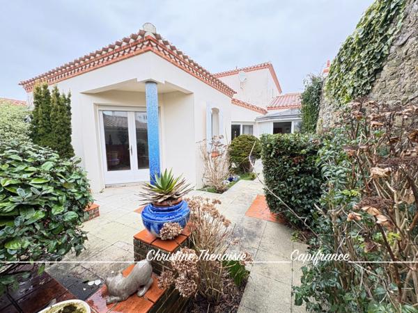 Maison à vendre au coeur de Croix de Vie, Beaux volumes, 5 pièces, 3 chambres, Jardin (85800) Saint Gilles Croix de Vie