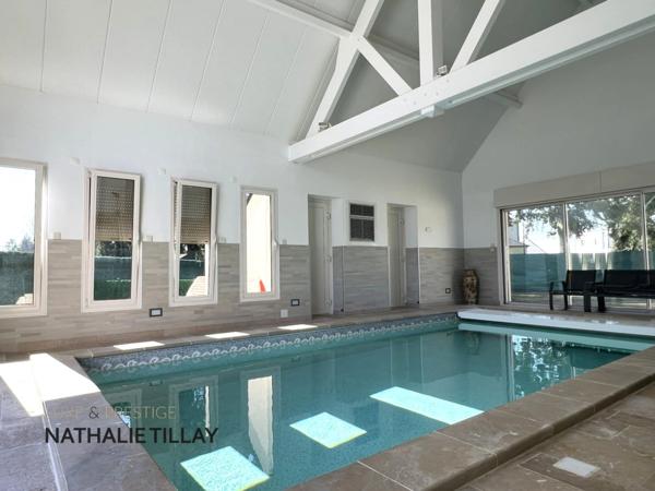 Jargeau, proche ORLEANS, maison d architecte A vendre, de 215 m² avec piscine intérieure, Terrain de 1 224 m²