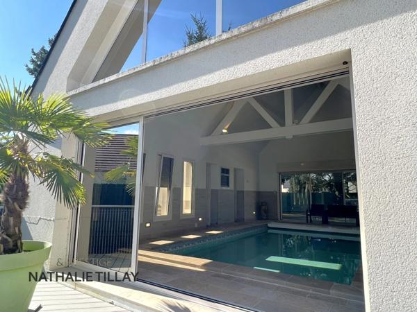 Jargeau, proche ORLEANS, maison d architecte A vendre, de 215 m² avec piscine intérieure, Terrain de 1 224 m²