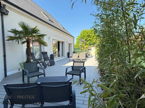 Jargeau, proche ORLEANS, maison d architecte A vendre, de 215 m² avec piscine intérieure, Terrain de 1 224 m²