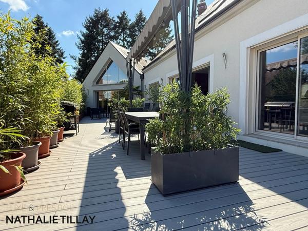 Jargeau, proche ORLEANS, maison d architecte A vendre, de 215 m² avec piscine intérieure, Terrain de 1 224 m²