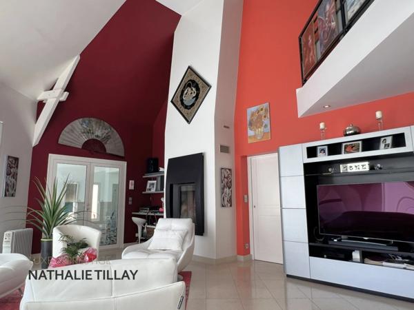 Jargeau, proche ORLEANS, maison d architecte A vendre, de 215 m² avec piscine intérieure, Terrain de 1 224 m²