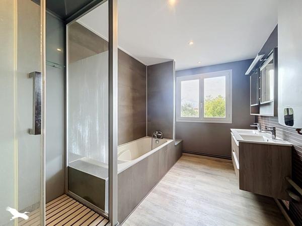 Maison 353 000 € Rochefort 4 p 150 m² DPE C