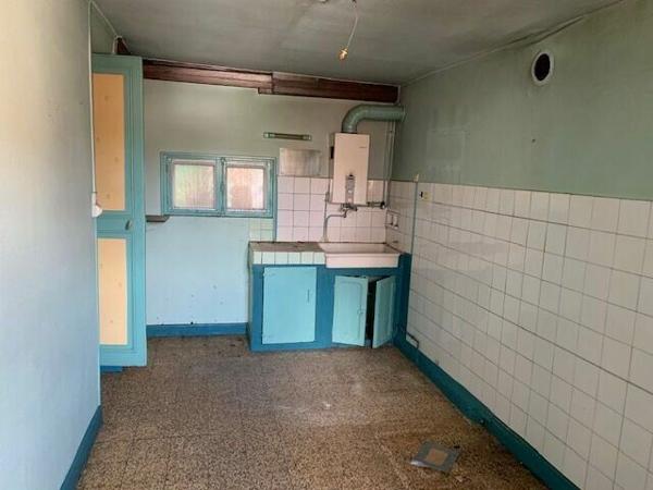 Immeuble à vendre    6 pièces • 136 m2 Saint-Éloi