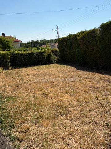 Soyaux. Maison mitoyenne de  110 m² avec garage et jardin