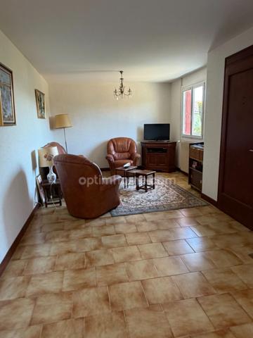 Soyaux. Maison mitoyenne de  110 m² avec garage et jardin