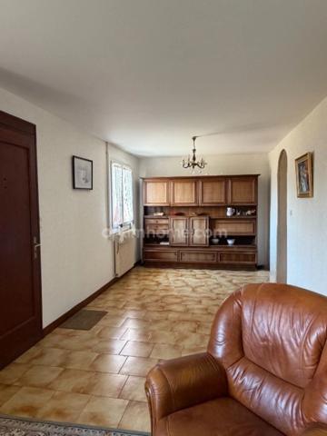 Soyaux. Maison mitoyenne de  110 m² avec garage et jardin