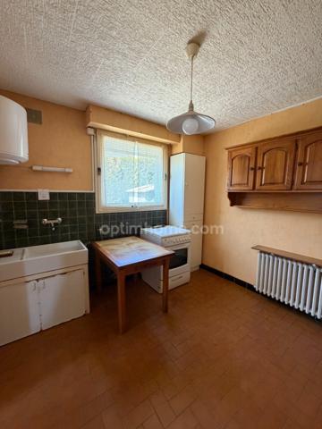 Soyaux. Maison mitoyenne de  110 m² avec garage et jardin