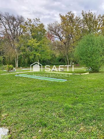 Maison dans le domaine du château de Cazalère