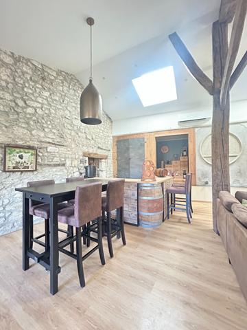 **Charmante propriete en pierre avec gite et piscine dans un cadre bucolique**