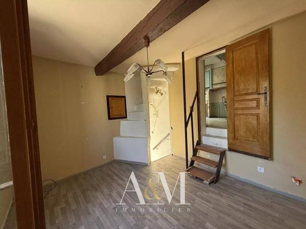 Maison de village T5 de 82 m² + caves.