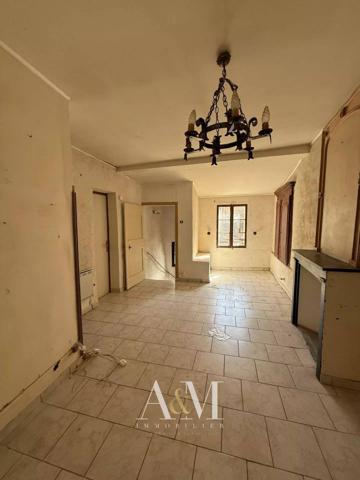 Maison de village T5 de 82 m² + caves.