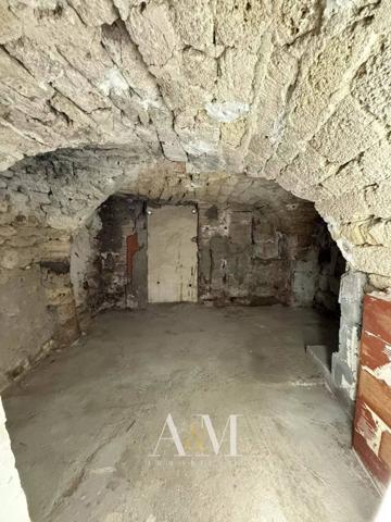 Maison de village T5 de 82 m² + caves.