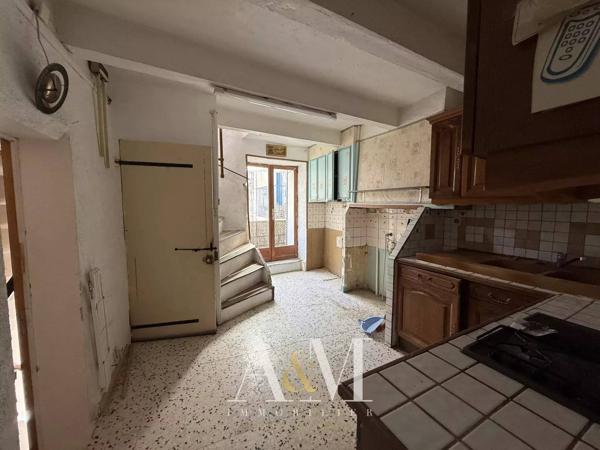 Maison de village T5 de 82 m² + caves.