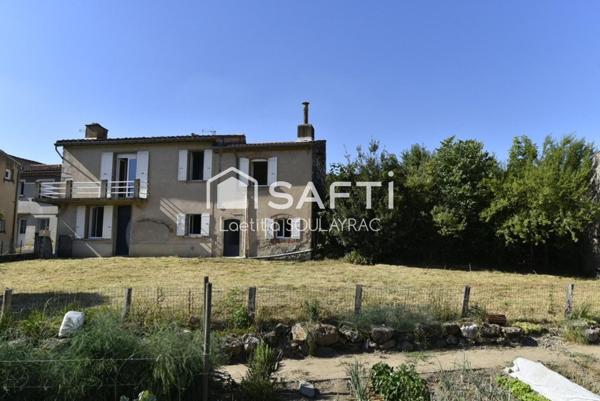Maison de village rénovée de 108m² avec garage et jardin.