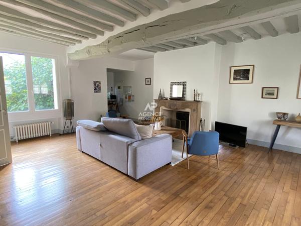 Maison Le Mesnil Le Roi 9 pièce(s) 241.18 m2 1 165 000 € **  - Référence  4725