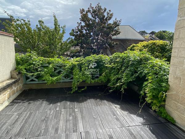 Maison Le Mesnil Le Roi 9 pièce(s) 241.18 m2 1 165 000 € **  - Référence  4725
