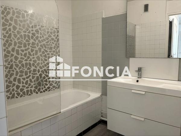 Location Appartement 4 pièces 73.12 m² - 1 RUE ESTIENNE D'ORVES Echirolles 38130