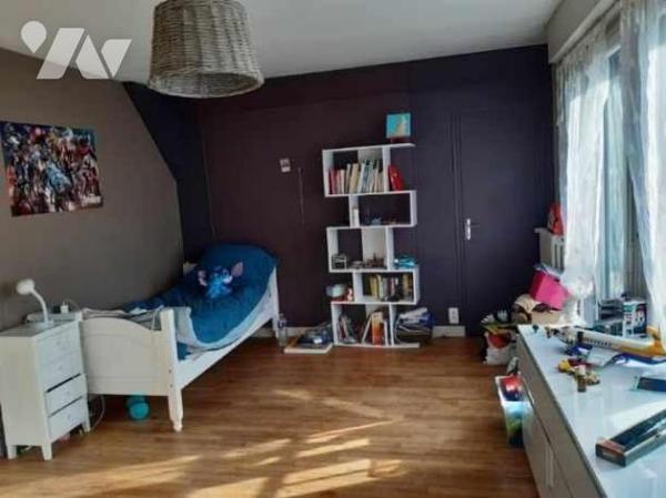 Maison T7 à vendre à PONTIVY (56300), Morbihan (56), à 2 pas des commerces, proche du centre-vi...