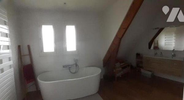 Maison T7 à vendre à PONTIVY (56300), Morbihan (56), à 2 pas des commerces, proche du centre-vi...