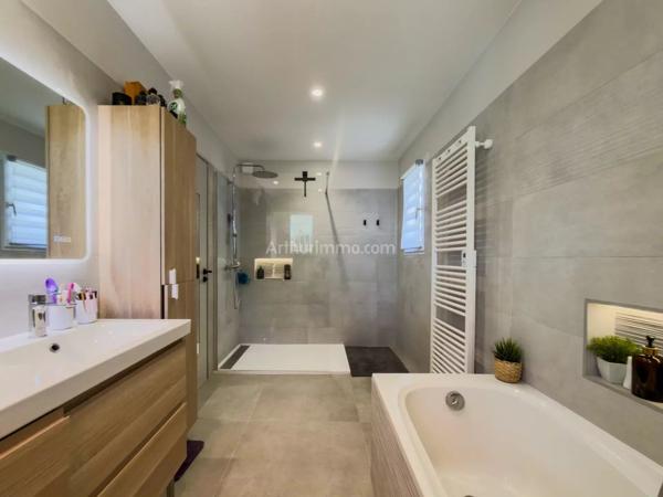 Vente                                                      Villa
                        
                     5 pièces                      143 m2                     à Vidauban
