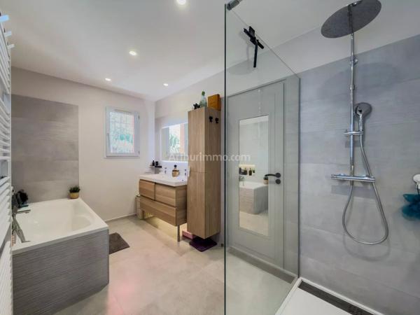 Vente                                                      Villa
                        
                     5 pièces                      143 m2                     à Vidauban