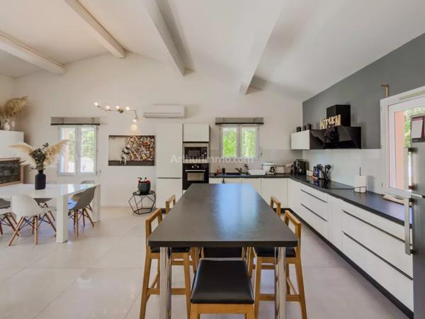 Vente                                                      Villa
                        
                     5 pièces                      143 m2                     à Vidauban