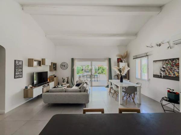 Vente                                                      Villa
                        
                     5 pièces                      143 m2                     à Vidauban
