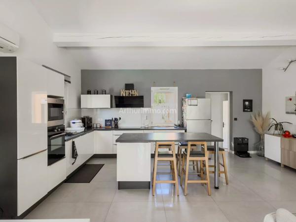 Vente                                                      Villa
                        
                     5 pièces                      143 m2                     à Vidauban