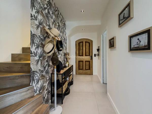 Vente                                                      Villa
                        
                     5 pièces                      143 m2                     à Vidauban