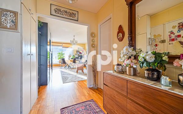 Appartement à vendre    3 pièces • 66 m2 Paris 11