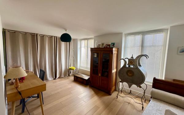 Maison à vendre    5 pièces • 246,48 m2 Gouvernes