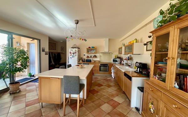 Maison à vendre    5 pièces • 246,48 m2 Gouvernes