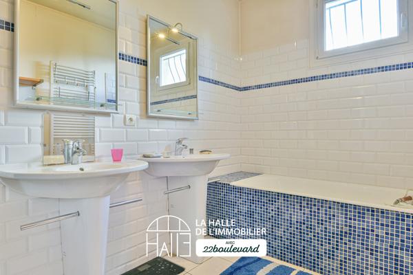 Maison
         8 pièces
        - 194 m²