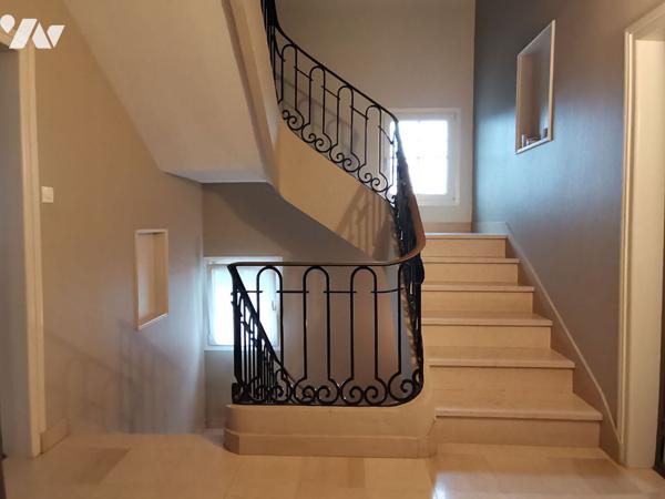 JANZE - Maison de 208 m² hab., 5 chambres, terrain de 829 m²