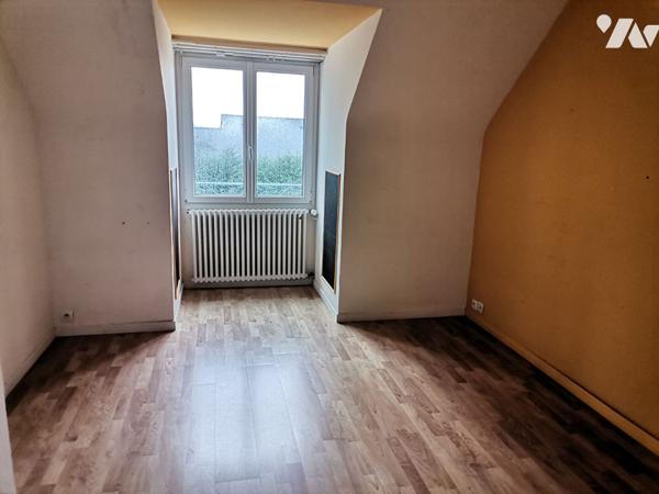 JANZE - Maison de 208 m² hab., 5 chambres, terrain de 829 m²