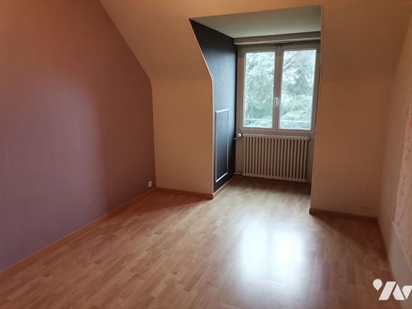JANZE - Maison de 208 m² hab., 5 chambres, terrain de 829 m²