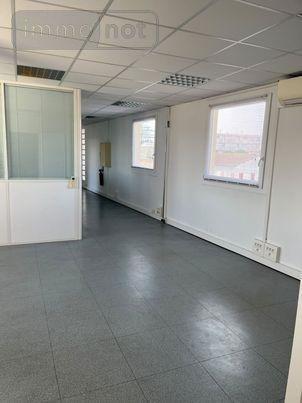 Local professionnel à louer à Pierrelatte dans la Drôme (26700), ref : 26060-L72