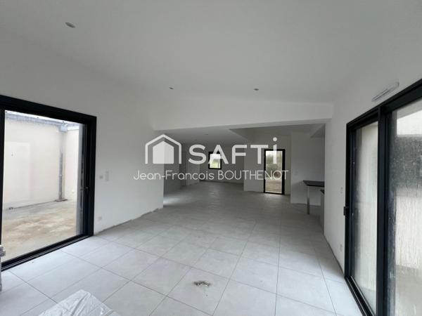 Maison de plain-pied de 155 m² avec patio