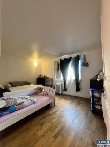 Maison
                                                                                                                                                                                                                                                                                                                        10 pièce(s)                                                                                                                                                                                                          8 chambre(s)                                                                                                                                                                                                          199  m²