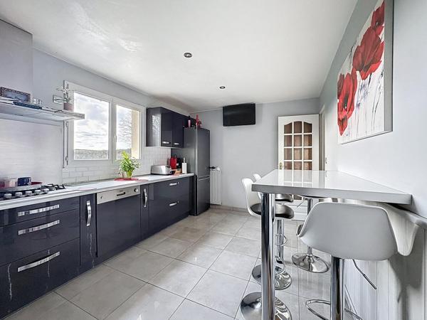 Maison 5 pièces de 110 m2 - Emplacement