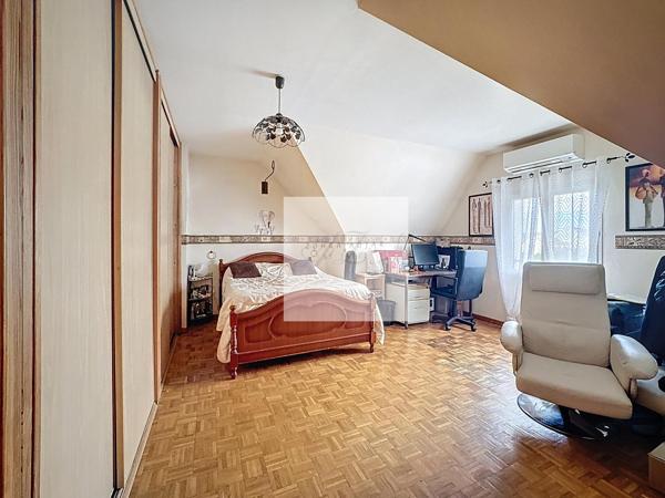 Maison 5 pièces de 110 m2 - Emplacement